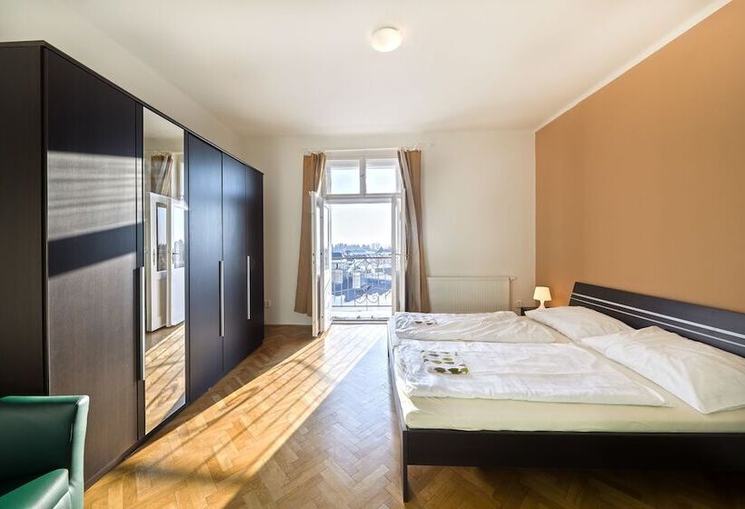 هتل Hostel Foster