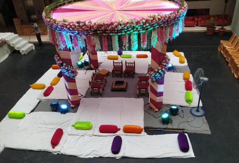 فندق The Fern Residency, Vadgaon Talegaon, Pune