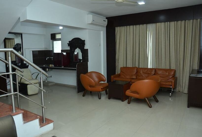 فندق The Fern Residency, Vadgaon Talegaon, Pune