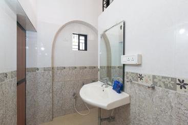 هتل Oyo Premium Baga Titos Lane