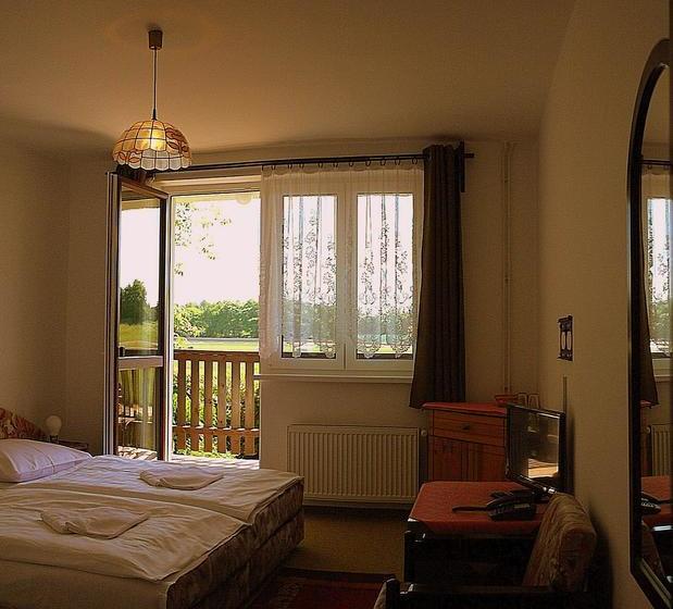 هتل Penzion Speedway