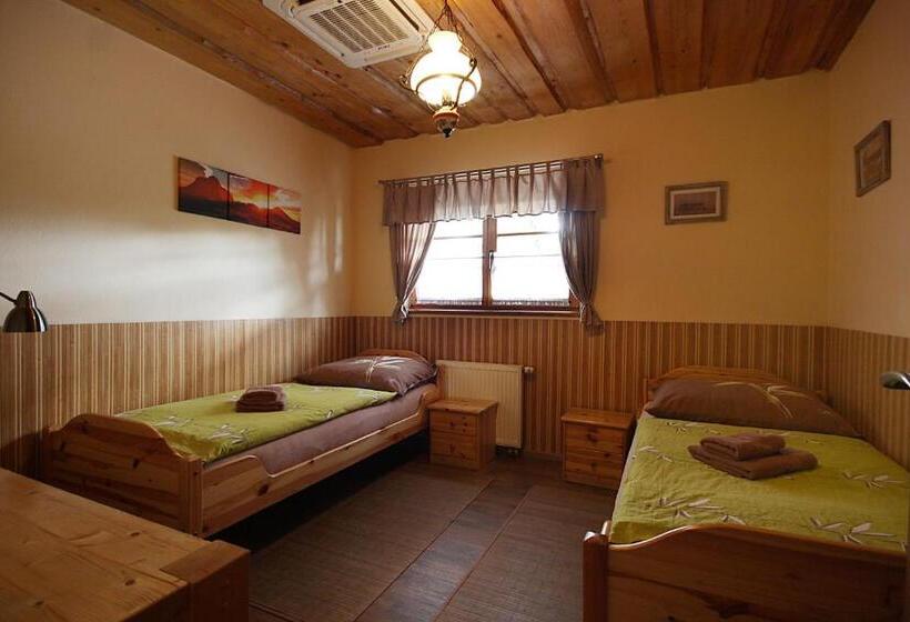 هتل Steak Restaurant Penzion Country Saloon