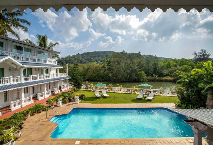 호텔 Stone Wood Riverfront Resort, Siolim