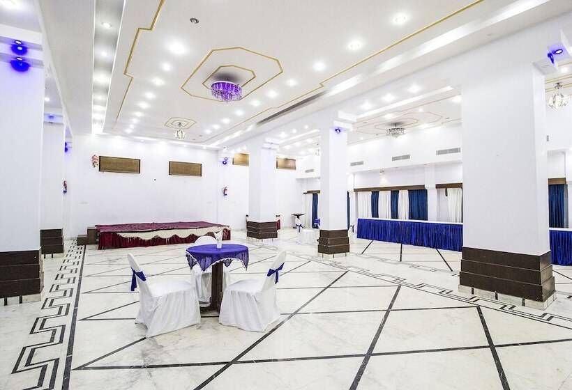 Fabhotel Mayfair Inn