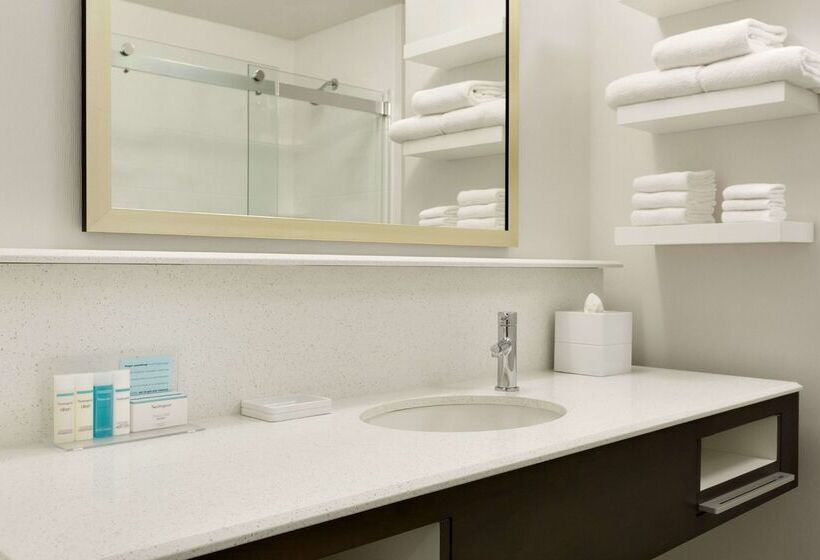 هتل Hampton Inn North Olmsted Cleveland Airport