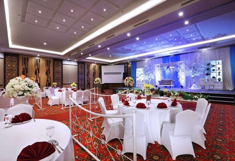 هتل Harper Perintis By Aston