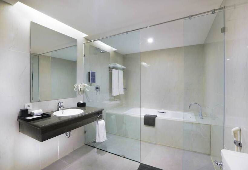 هتل Harper Perintis By Aston