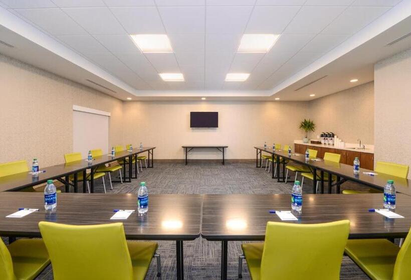 فندق Holiday Inn Express & Suites   St. Petersburg   Madeira Beach, An Ihg