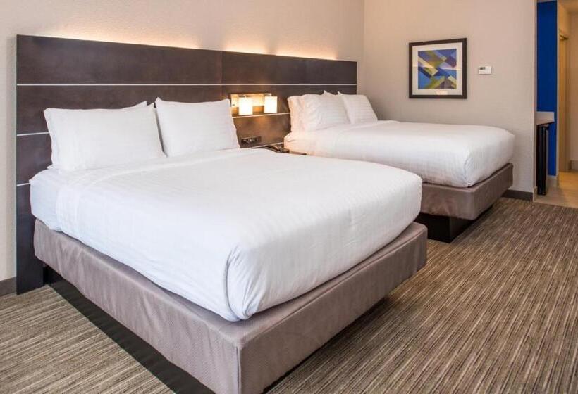 Отель Holiday Inn Express & Suites   Tampa North   Wesley Chapel, An Ihg