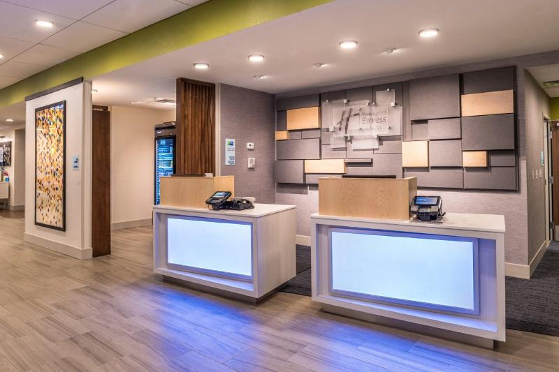 Отель Holiday Inn Express & Suites   Tampa North   Wesley Chapel, An Ihg