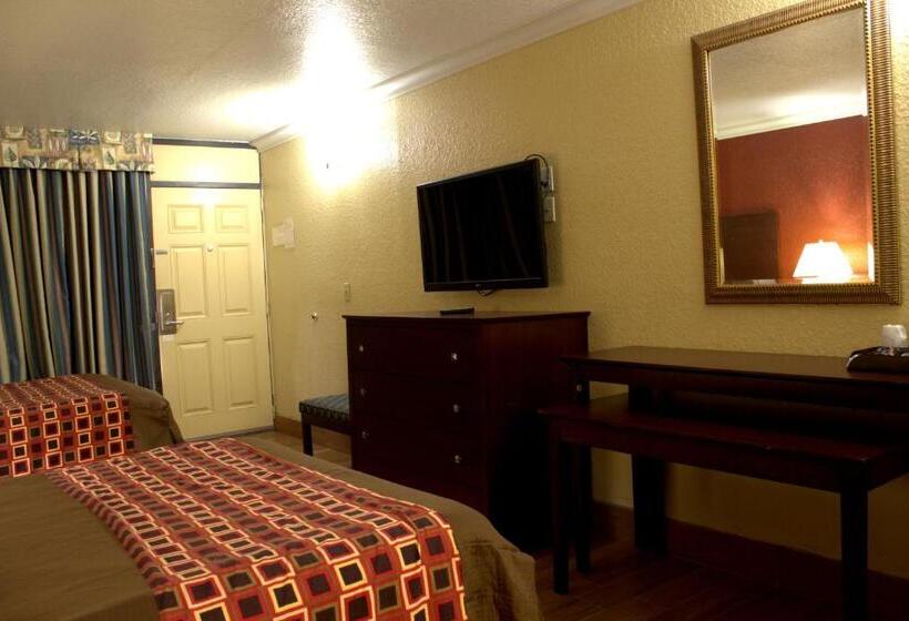 فندق Polynesian Inn