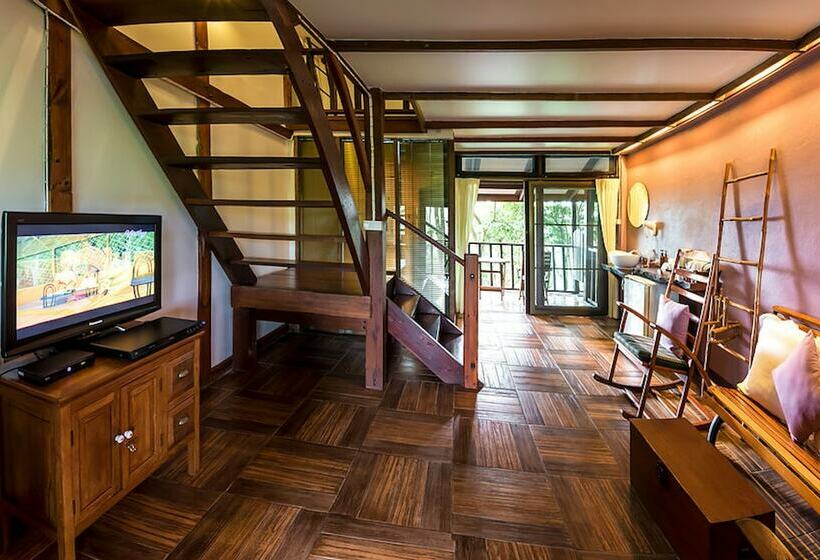 استراحتگاه Village Farm & Winery