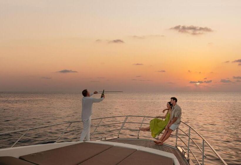 The St. Regis Maldives Vommuli Resort