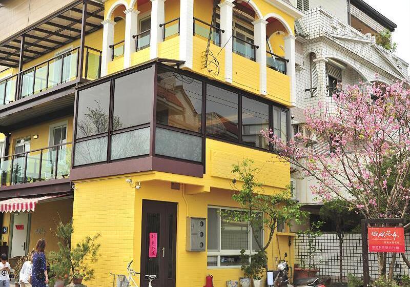 تختخواب و صبحانه Little Sunshine