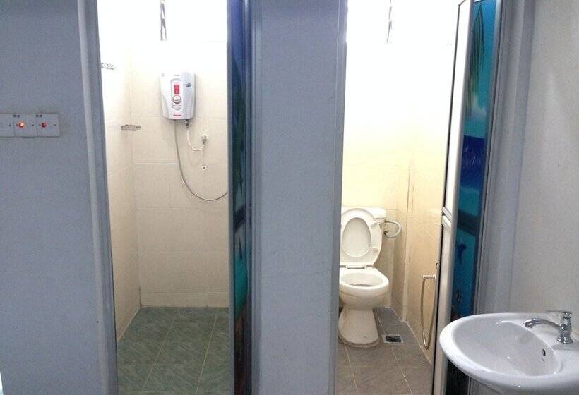 בית מלון כפרי Ferringhi Heritage Budget