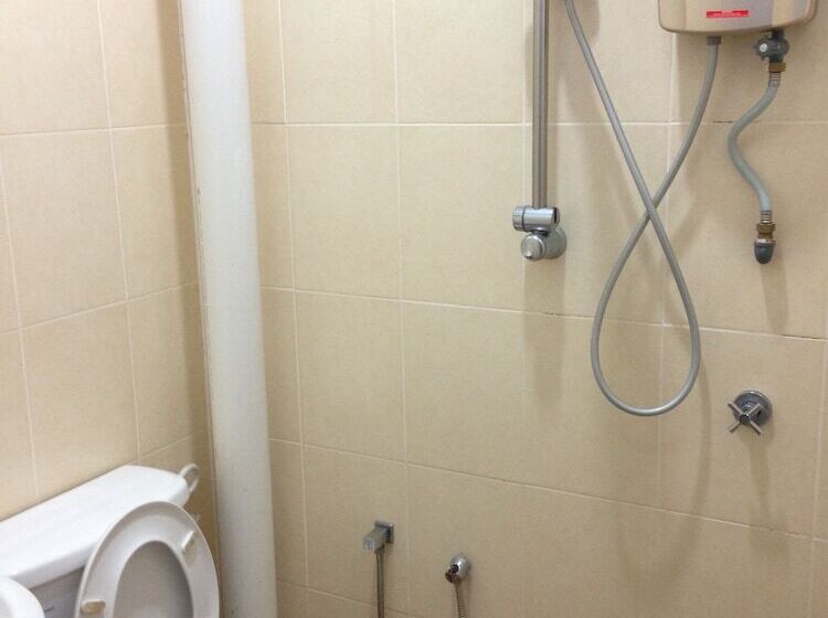 בית מלון כפרי Ferringhi Heritage Budget