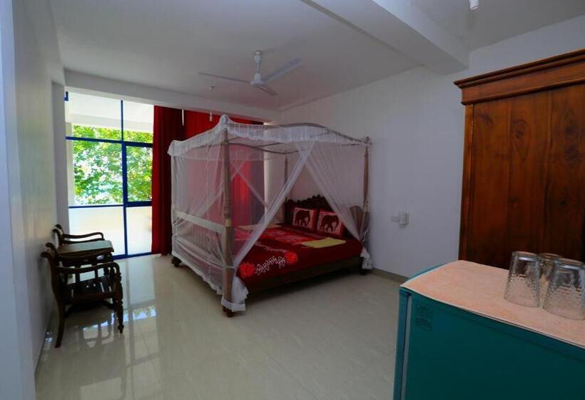 Hotel Paradise Beach Resort & Diving School