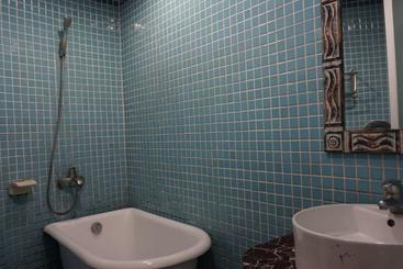 تختخواب و صبحانه A Cup Hostel