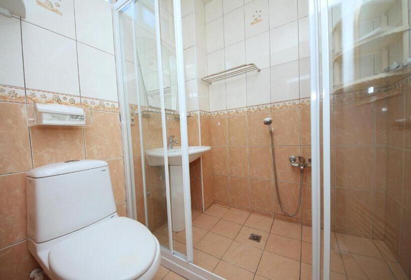 تختخواب و صبحانه Avica Homestay