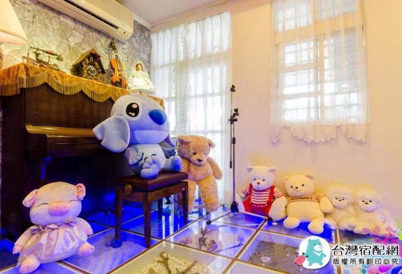 تختخواب و صبحانه Avica Homestay