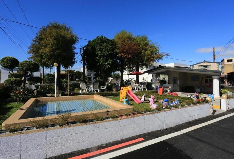 تختخواب و صبحانه Avica Homestay