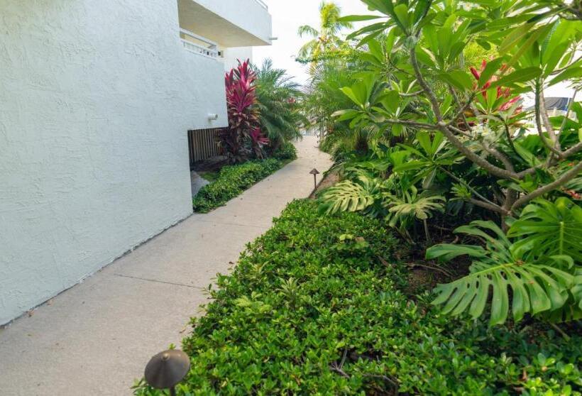 Отель Caloosa Cove Resort