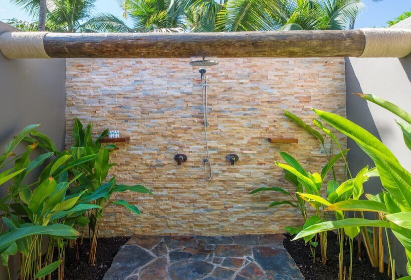 هتل Paradise Cove Resort