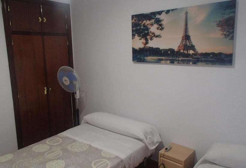 هتل La Ferroviaria  Pensión No Fumadores   Sin Ascensor