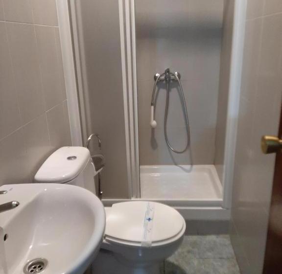 هتل La Ferroviaria  Pensión No Fumadores   Sin Ascensor