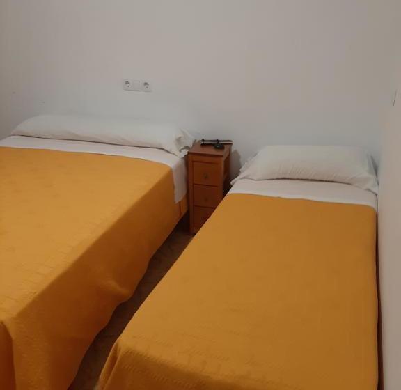 هتل La Ferroviaria  Pensión No Fumadores   Sin Ascensor