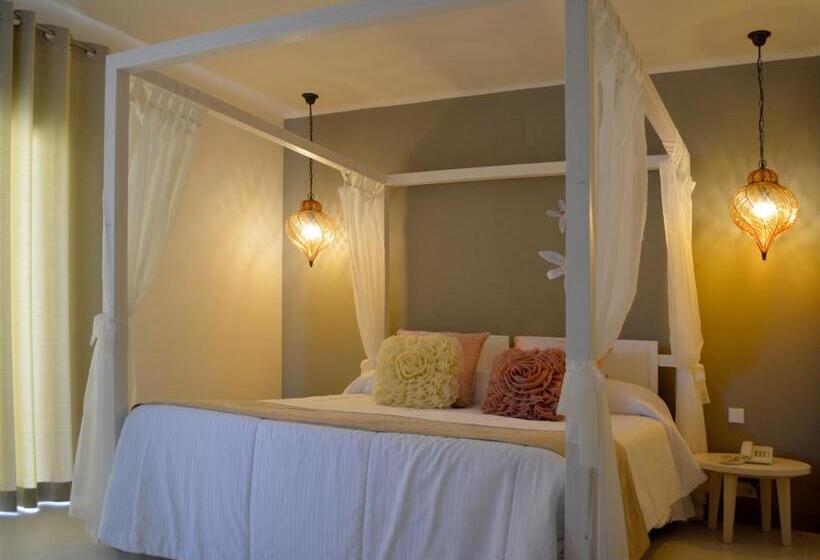 هتل Tarongeta   Adults Only