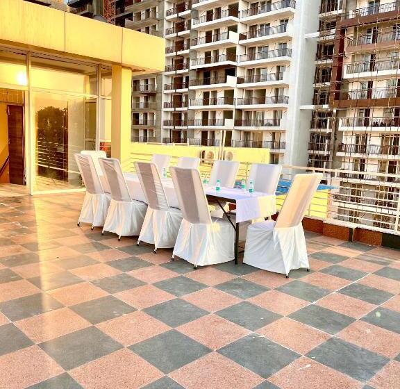 ホテル Woodcrest Zirakpur Chandigarh  Best Family