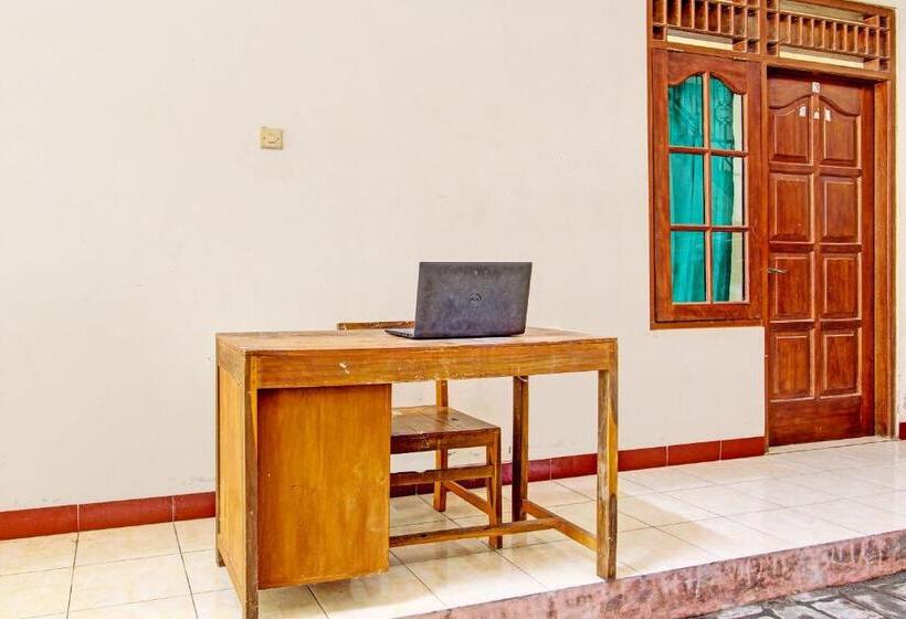 فندق Spot On 93007 Guest House Lestari