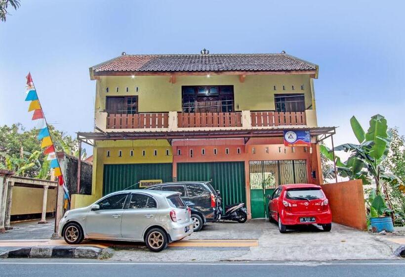 فندق Spot On 93007 Guest House Lestari