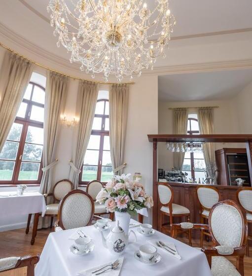 הוסטל Zámeček   Chateau Lány   Depandance Stroodel