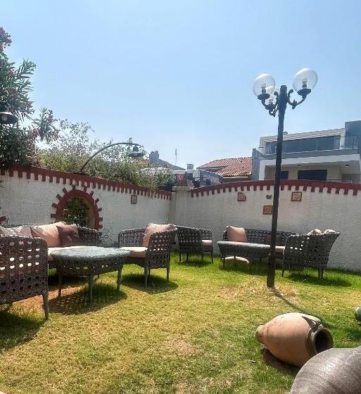 בית מלון כפרי Black Lotus İzmir