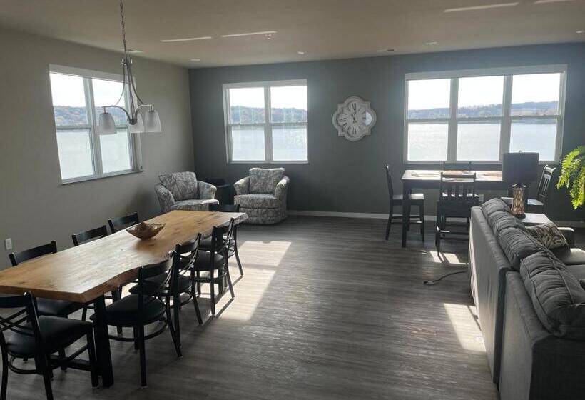 فندق Luckys Lodge