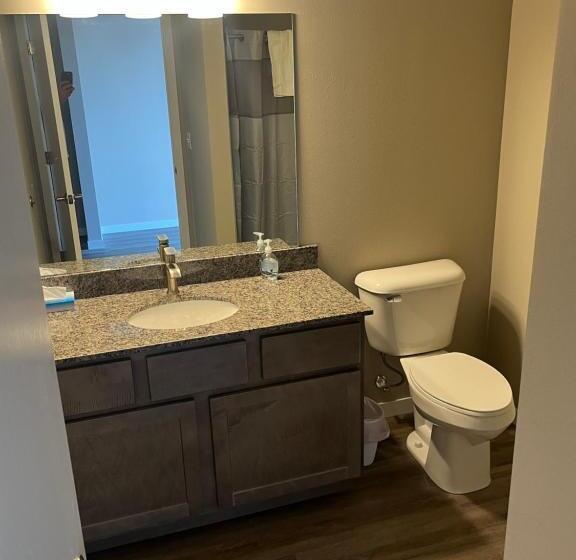 فندق Luckys Lodge