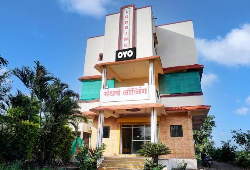 בית מלון כפרי Oyo Flagship Gandharv Lodging & Boarding