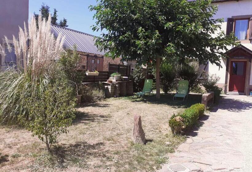 住宿加早餐  Chambres D Hôtes Coeur De Bastié Et Ranch Du Lévézou