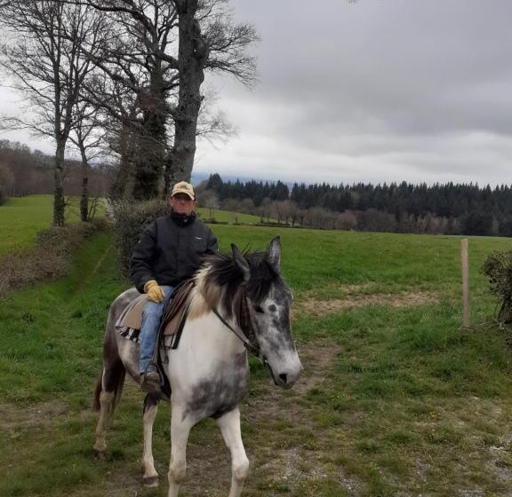 住宿加早餐  Chambres D Hôtes Coeur De Bastié Et Ranch Du Lévézou