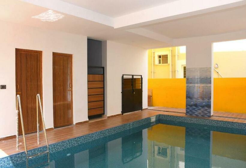 هتل Le Premier Inn   With A Swimming Pool , Beside The Bay !