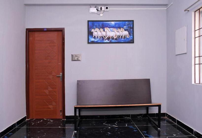 هتل Le Premier Inn   With A Swimming Pool , Beside The Bay !