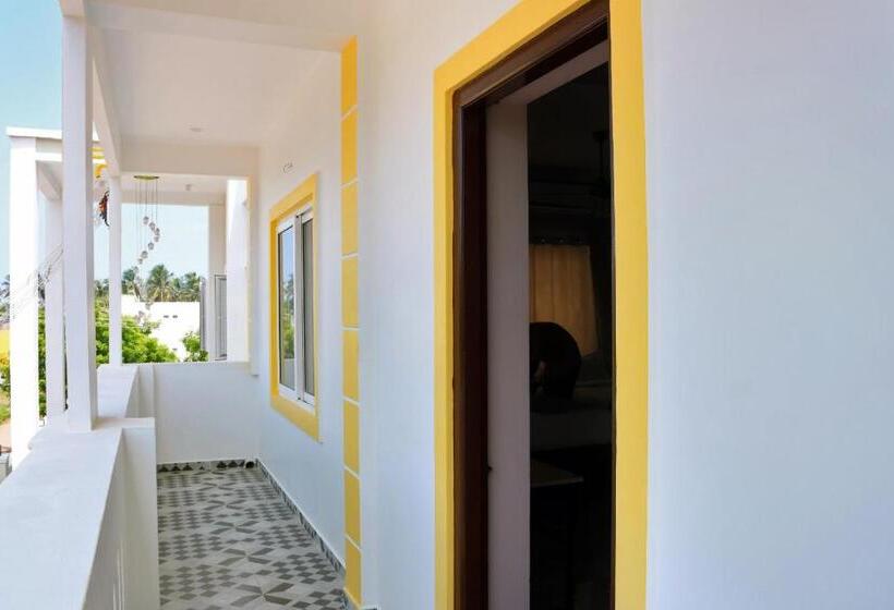 هتل Le Premier Inn   With A Swimming Pool , Beside The Bay !