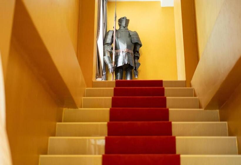 هتل Castle Patong Amazing Private Pool Villa In Great Location Of Patong