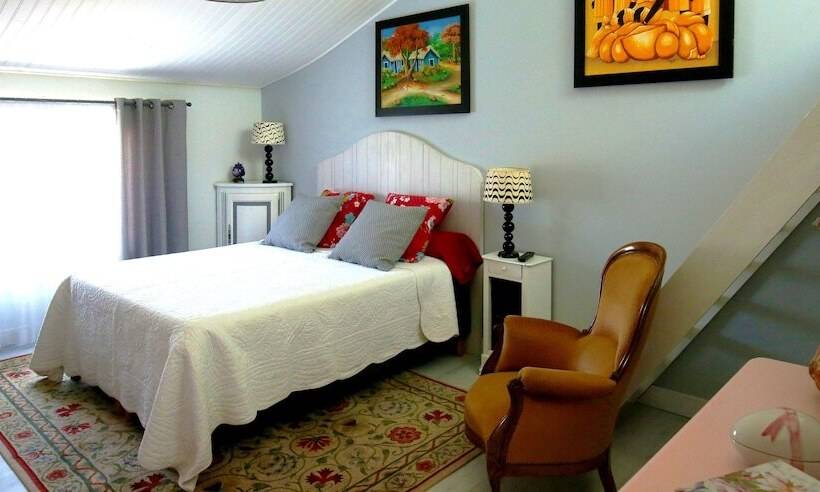 تختخواب و صبحانه La Villa Léa