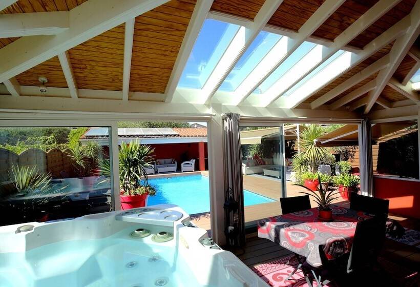 تختخواب و صبحانه La Villa Léa