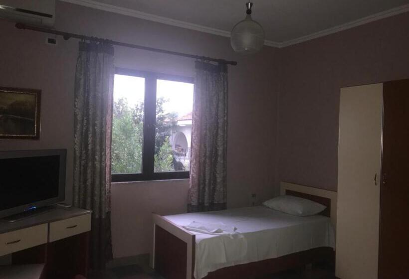 Hostel Grande House