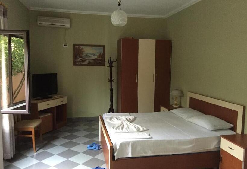 Hostel Grande House