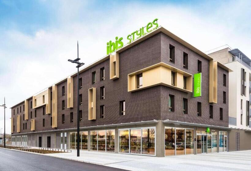 هتل Ibis Styles Guyancourt Versailles